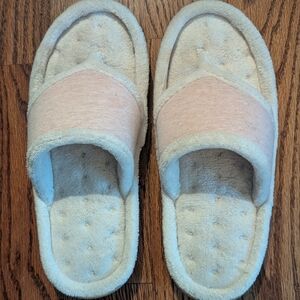Isotoner Women's Thong Slippers, Ivory/Pink, Size 7.5-8